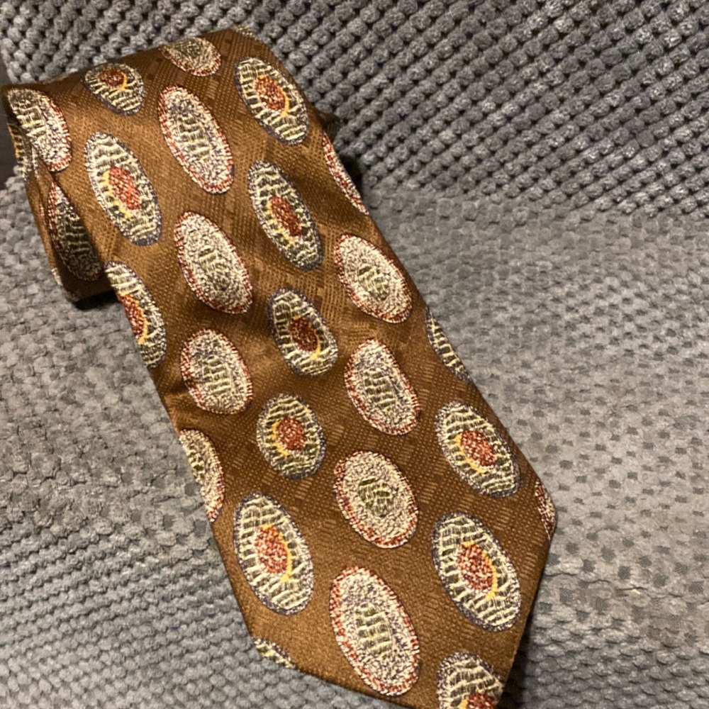 Jos A Banks premier collection 100% silk brown red and green tie.